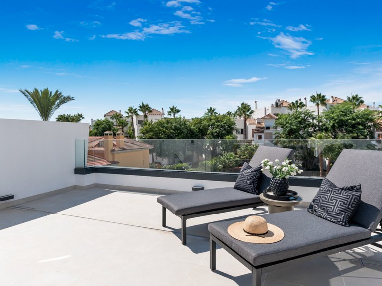 BEACHSIDE SEMI-DETACHED HOUSE FOR SALE NEAR PUERTO BANUS, NUEVA ANDALUCIA 23