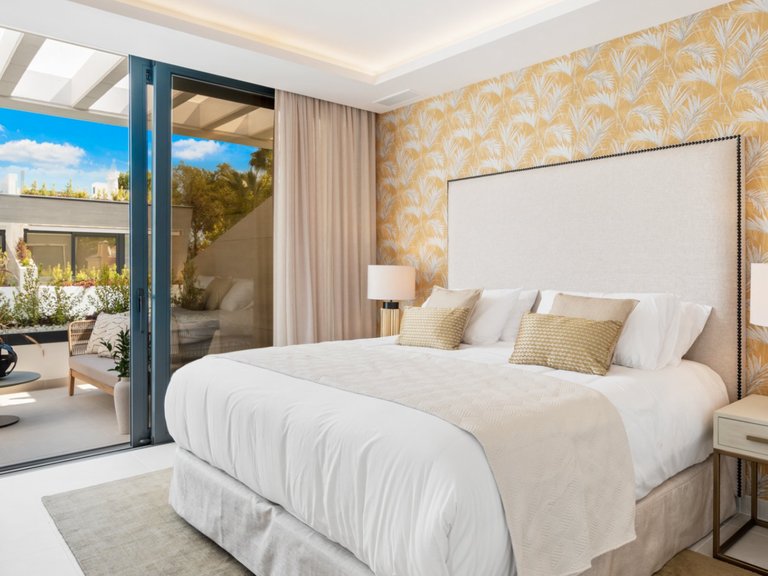 BEACHSIDE SEMI-DETACHED HOUSE FOR SALE NEAR PUERTO BANUS, NUEVA ANDALUCIA 20