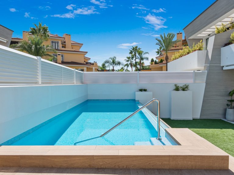 BEACHSIDE SEMI-DETACHED HOUSE FOR SALE NEAR PUERTO BANUS, NUEVA ANDALUCIA 12