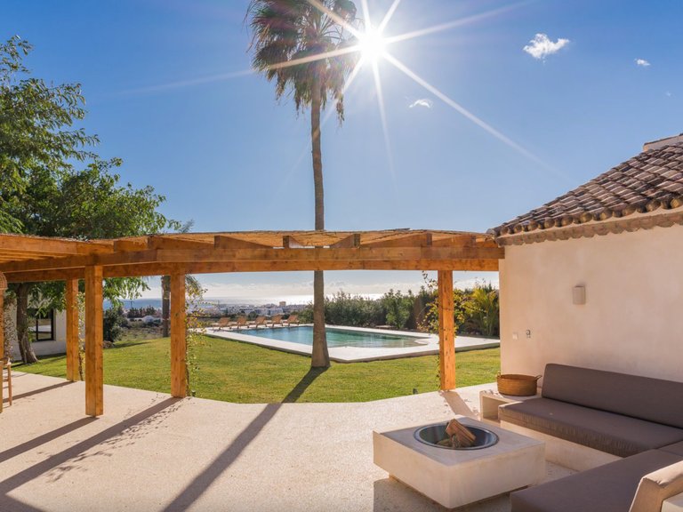 VILLA DE STYLE PROVENÇAL AVEC VUES SPECTACULAIRE À VENDRE SUR LES COLLINES D'ESTEPONA 35