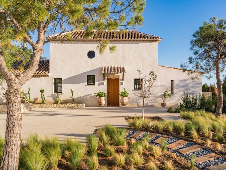 VILLA DE STYLE PROVENÇAL AVEC VUES SPECTACULAIRE À VENDRE SUR LES COLLINES D'ESTEPONA 3