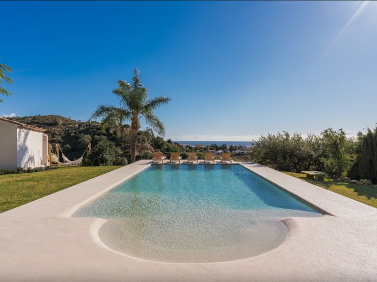 VILLA DE STYLE PROVENÇAL AVEC VUES SPECTACULAIRE À VENDRE SUR LES COLLINES D'ESTEPONA 11