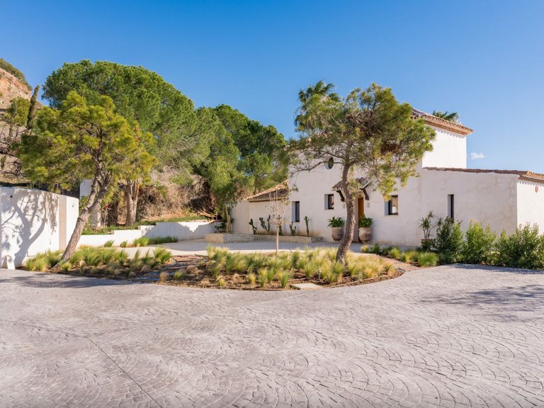 VILLA DE STYLE PROVENÇAL AVEC VUES SPECTACULAIRE À VENDRE SUR LES COLLINES D'ESTEPONA 7