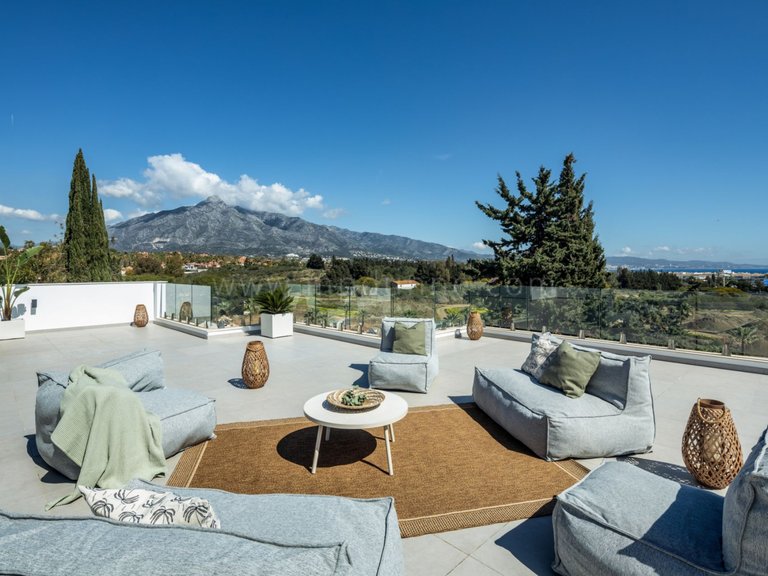 VIBRANT VILLA FOR SALE IN NUEVA ANDALUCIA 3