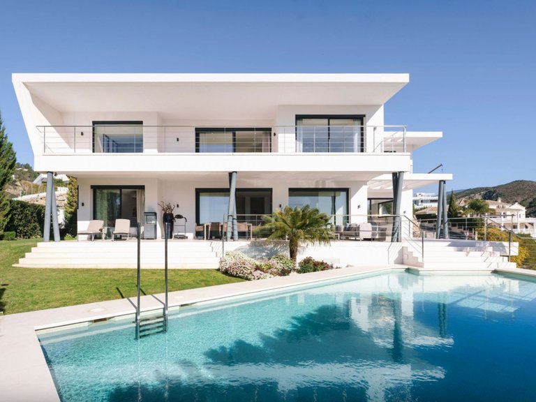 VILLA ENCANTADORA CON VISTAS PANORÁMICAS EN VENTA EN LOMAS DE LA QUINTA, BENAHAVÍS 1