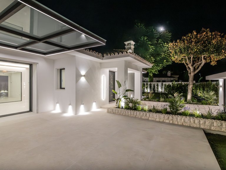 VILLA MINIMALISTE EN PREMIÈRE LIGNE DE GOLF À VENDRE À GUADALMINA ALTA 29