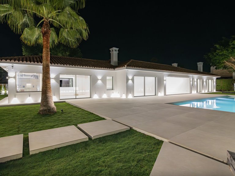 VILLA MINIMALISTE EN PREMIÈRE LIGNE DE GOLF À VENDRE À GUADALMINA ALTA 30