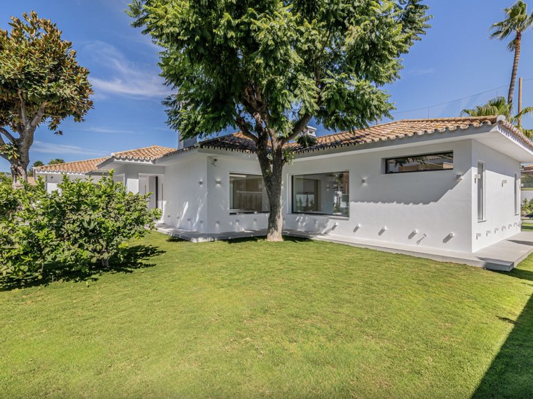 VILLA MINIMALISTE EN PREMIÈRE LIGNE DE GOLF À VENDRE À GUADALMINA ALTA 9
