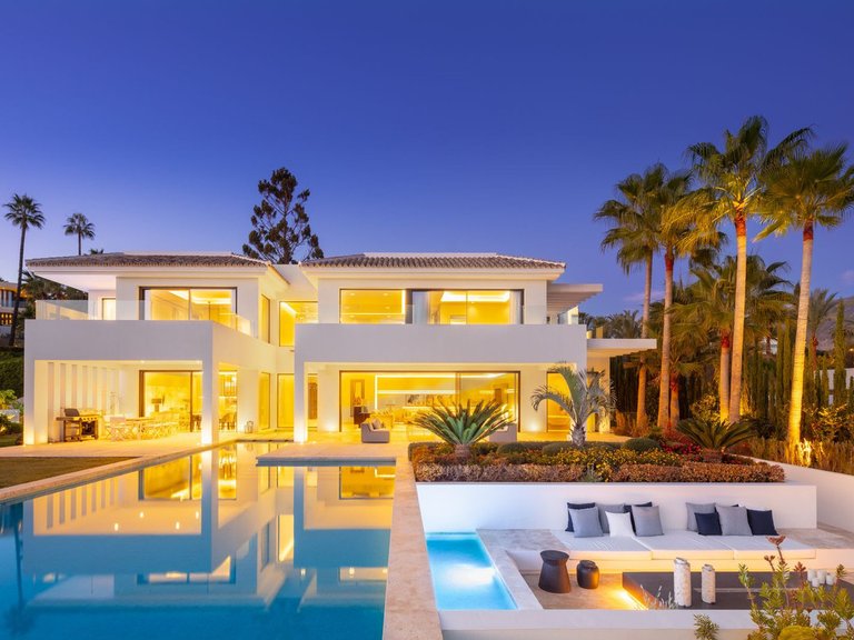 Villa for Sale in Nueva Andalucia Malaga 1