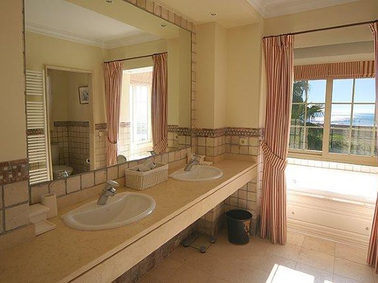 Villa for Sale in Marbella - Puerto Banus Malaga 16