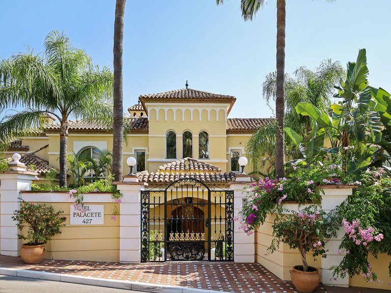 Villa for Sale in Estepona Malaga 1