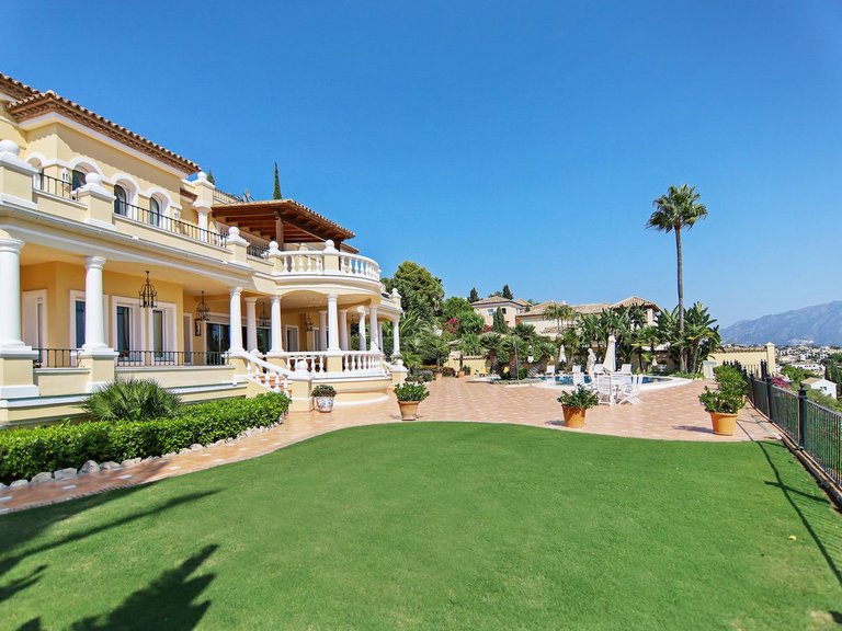 Villa for Sale in Estepona Malaga 13