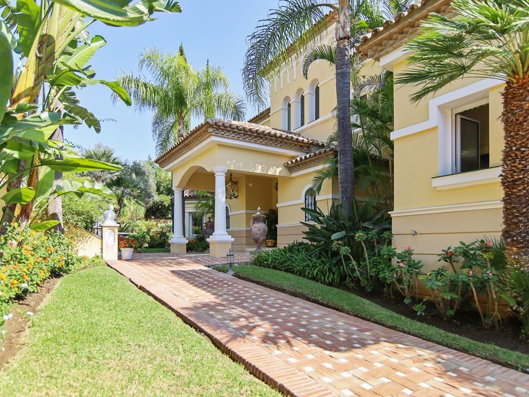 Villa for Sale in Estepona Malaga 6