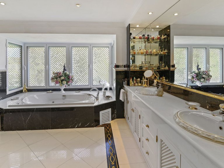 Villa for Sale in Estepona Malaga 26
