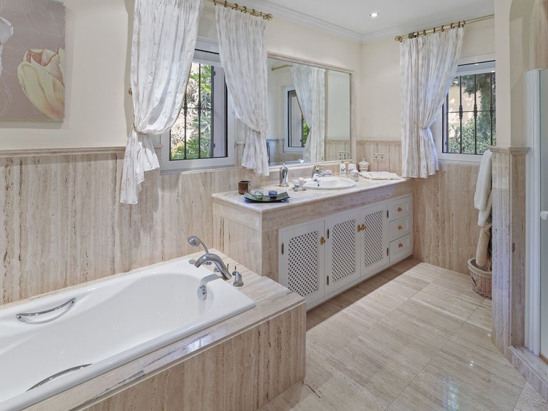 Villa for Sale in Estepona Malaga 33