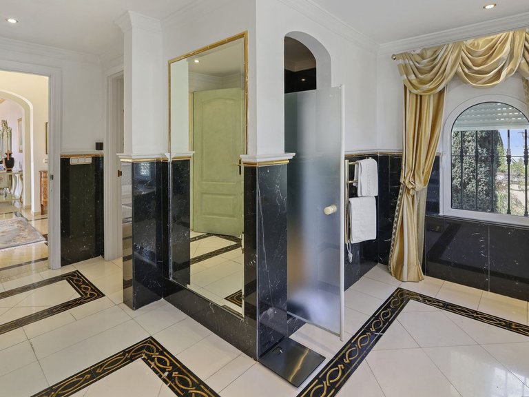 Villa for Sale in Estepona Malaga 36