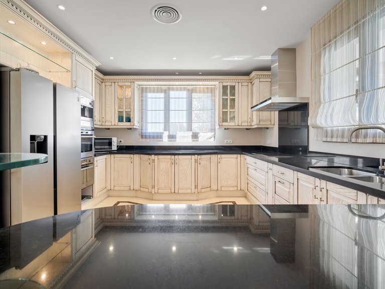Villa for Sale in Benahavis Malaga 10
