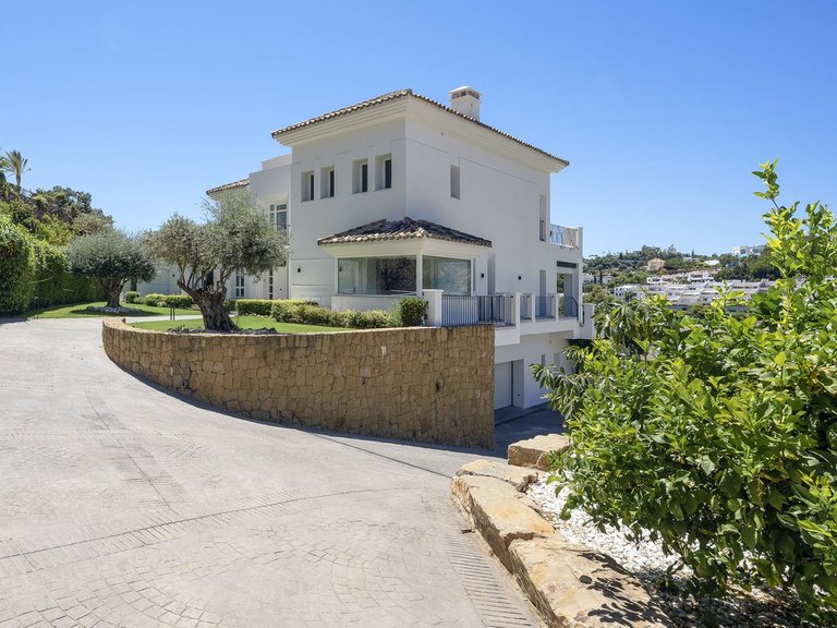 Villa for Sale in Benahavis Malaga 51