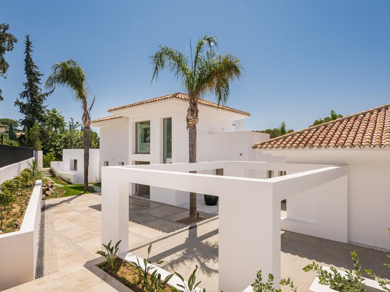 Villa for Sale in Estepona Malaga 18