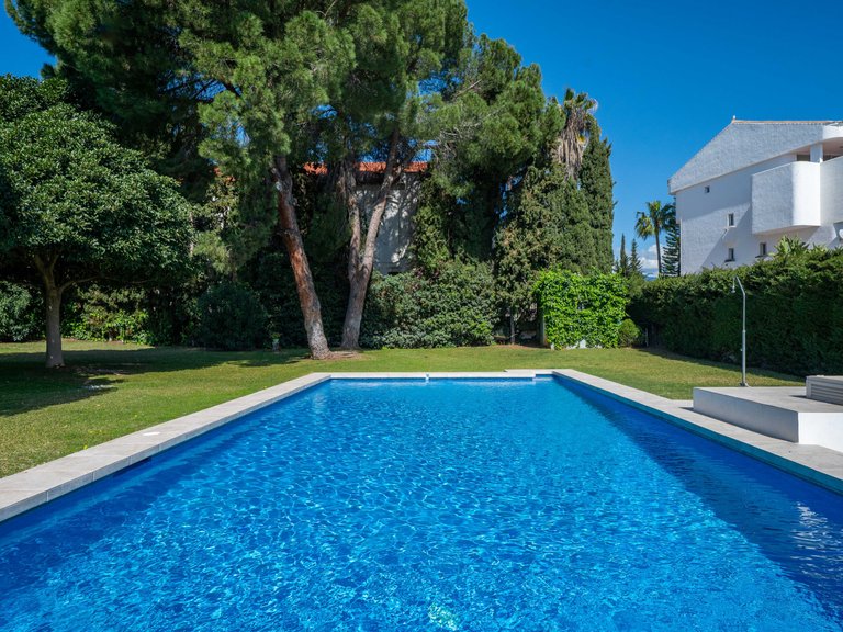 Apartment for Sale  in Marbella, Malaga 38
