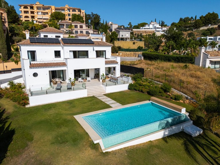 Apartment for Sale  in Marbella, Malaga 1