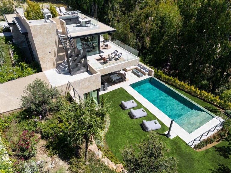 Apartment for Sale  in Marbella, Malaga 38