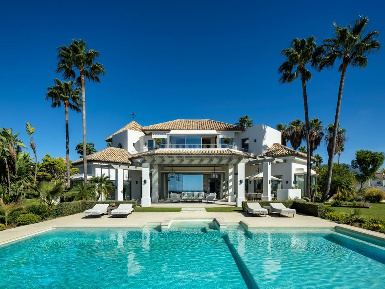 Apartment for Sale  in Marbella, Malaga 38