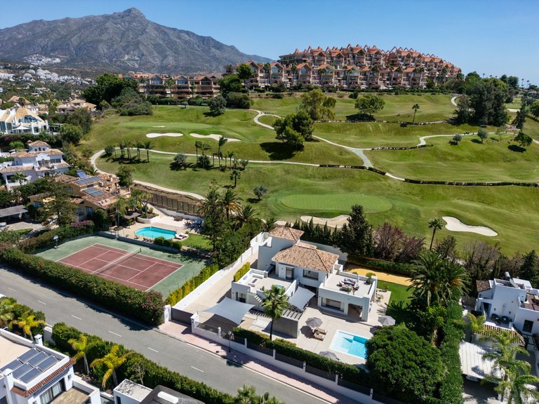 Apartment for Sale  in Marbella, Malaga 44