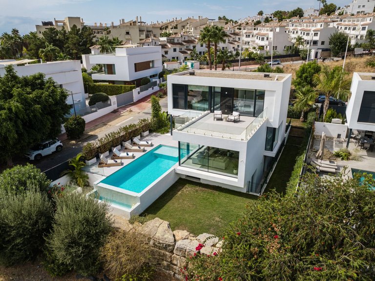 Apartment for Sale  in Marbella, Malaga 24
