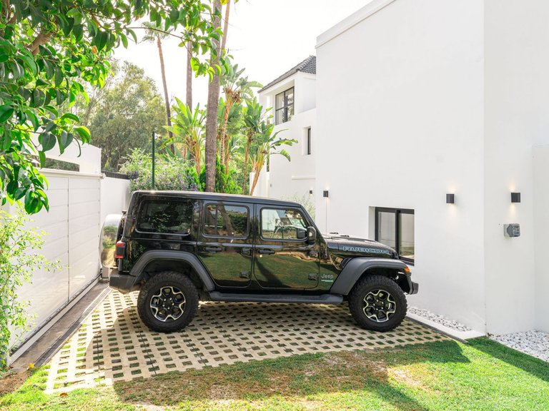 Apartment for Sale  in Marbella, Malaga 39