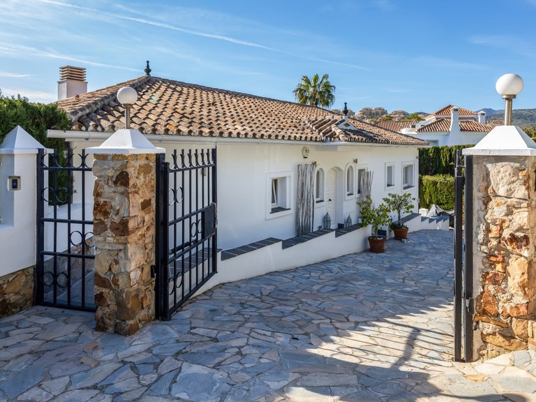 Apartment for Sale  in Marbella, Malaga 46