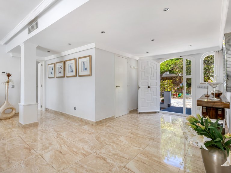 Apartment for Sale  in Marbella, Malaga 12