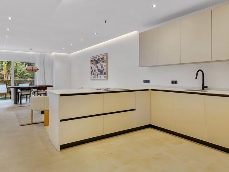 Apartment for Sale  in Marbella, Malaga 8