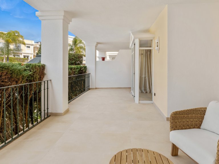 Apartment for Sale  in Marbella, Malaga 38