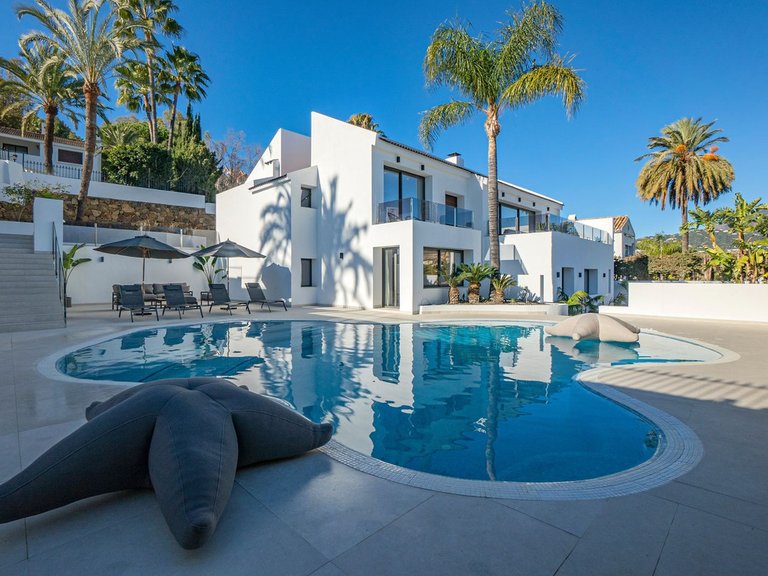 Apartment for Sale  in Marbella, Malaga 1