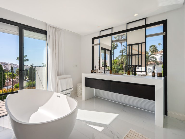 Apartment for Sale  in Marbella, Malaga 16