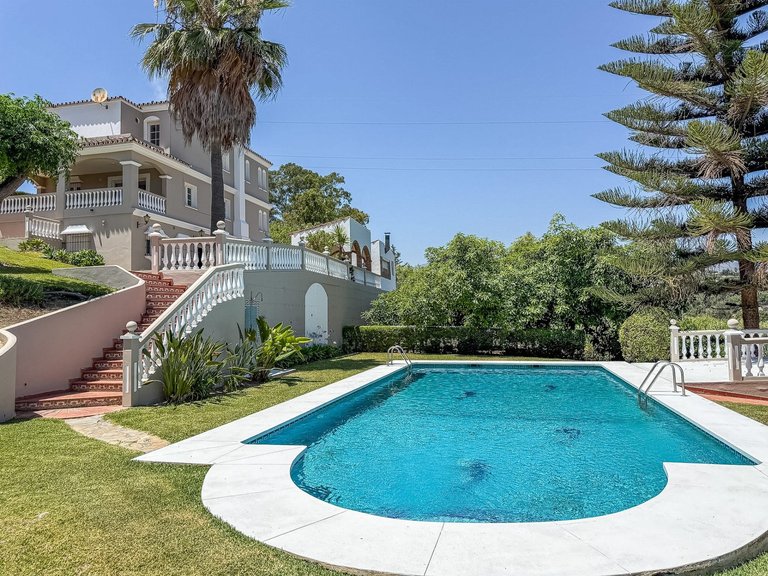 Apartment for Sale  in Estepona, Malaga 2