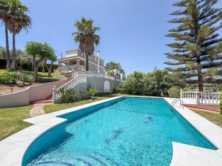 Apartment for Sale  in Estepona, Malaga 1