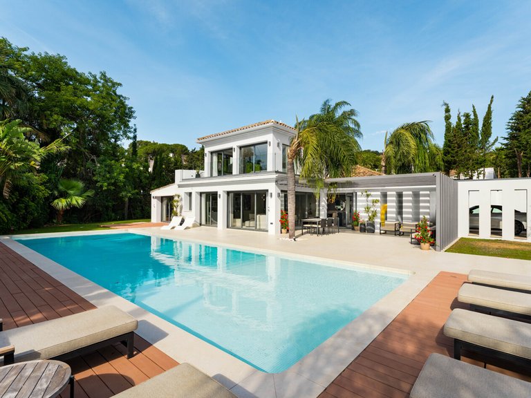 Apartment for Sale  in Marbella, Malaga 38