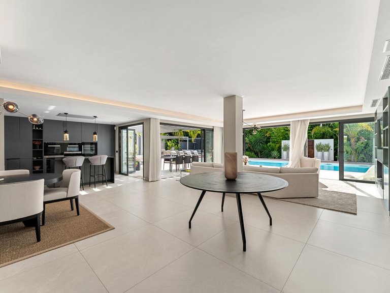 Apartment for Sale  in Marbella, Malaga 12