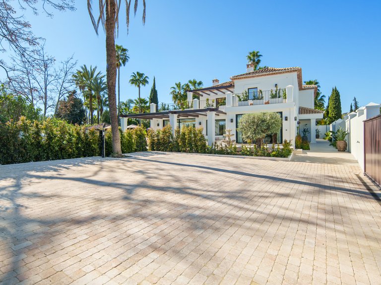 Apartment for Sale  in Marbella, Malaga 38