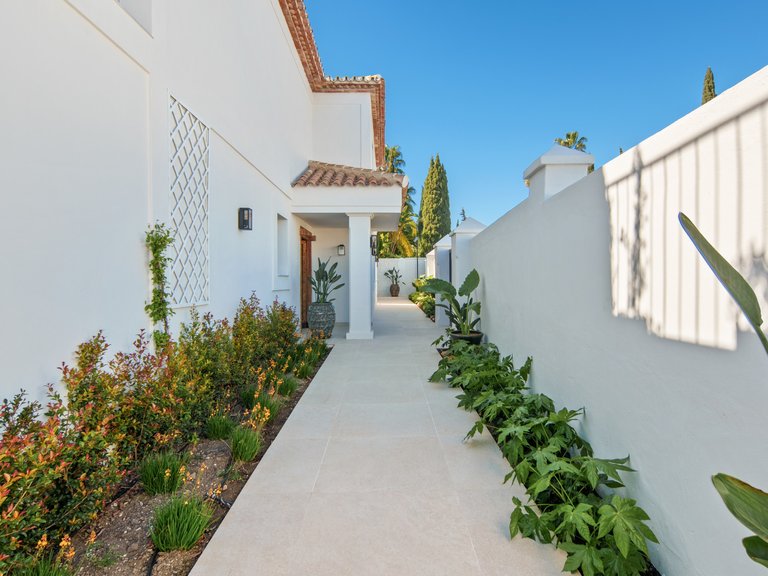 Apartment for Sale  in Marbella, Malaga 37