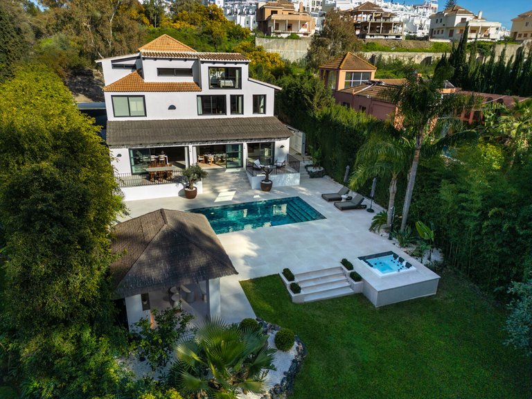 Apartment for Sale  in Marbella, Malaga 30