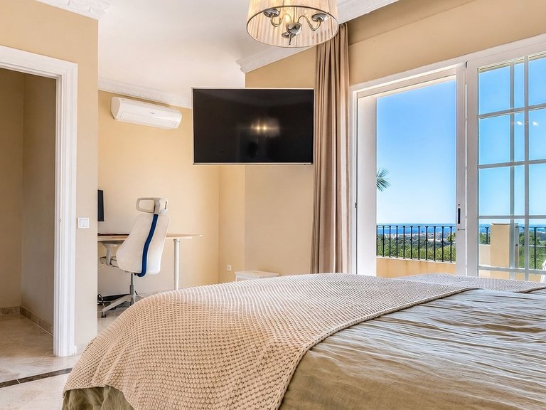 Apartment for Sale  in Marbella, Malaga 38
