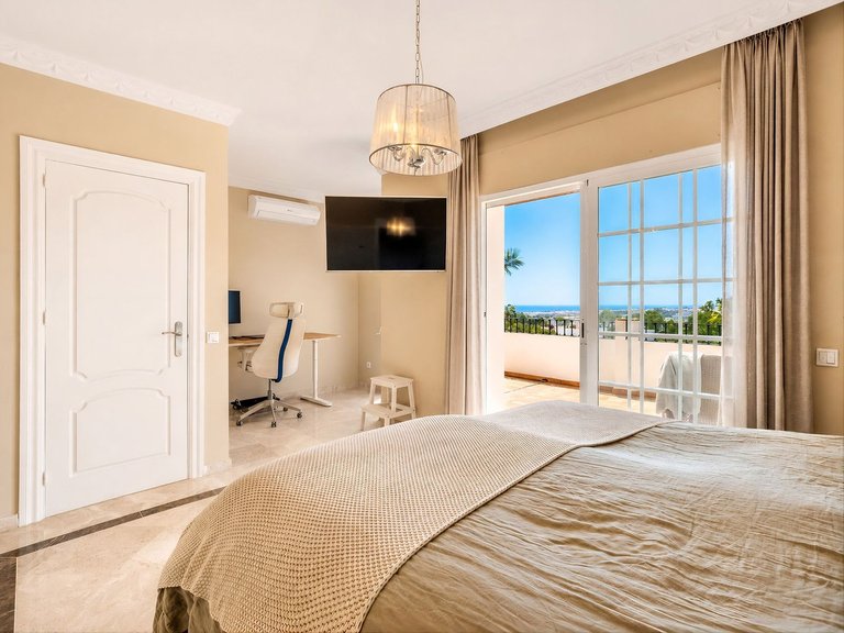 Apartment for Sale  in Marbella, Malaga 35