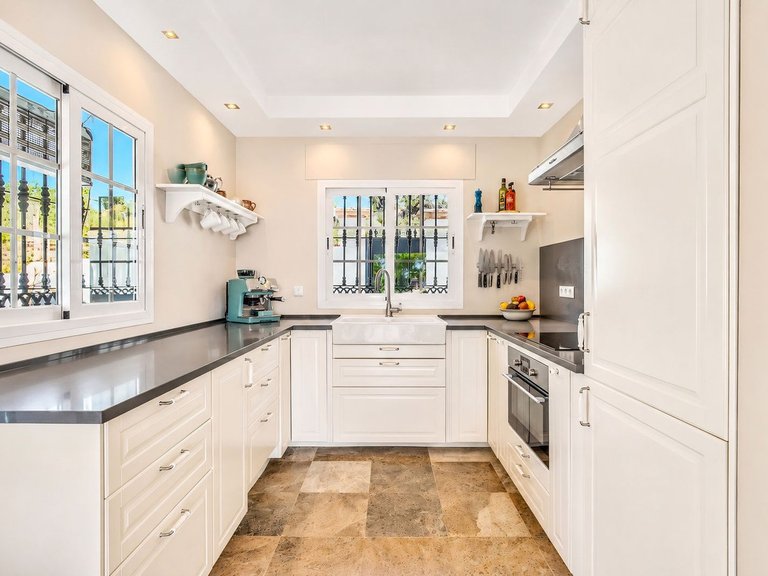 Apartment for Sale  in Marbella, Malaga 19