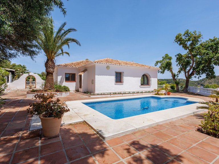 Apartment for Sale  in Alhaurin El Grande, Malaga 2