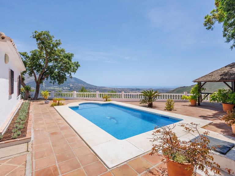 Apartment for Sale  in Alhaurin El Grande, Malaga 3