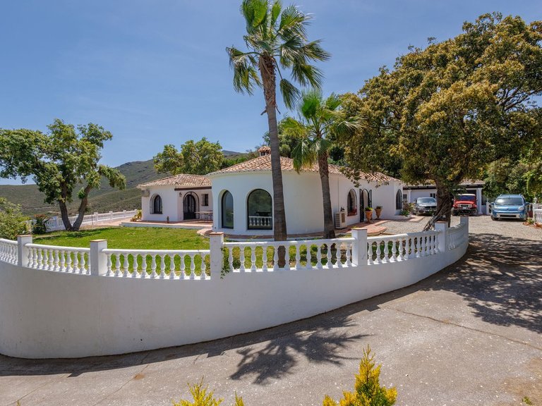 Apartment for Sale  in Alhaurin El Grande, Malaga 1
