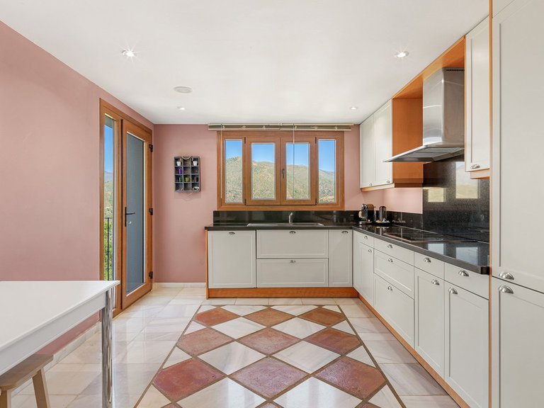 Apartment for Sale  in Benahavis, Malaga 15